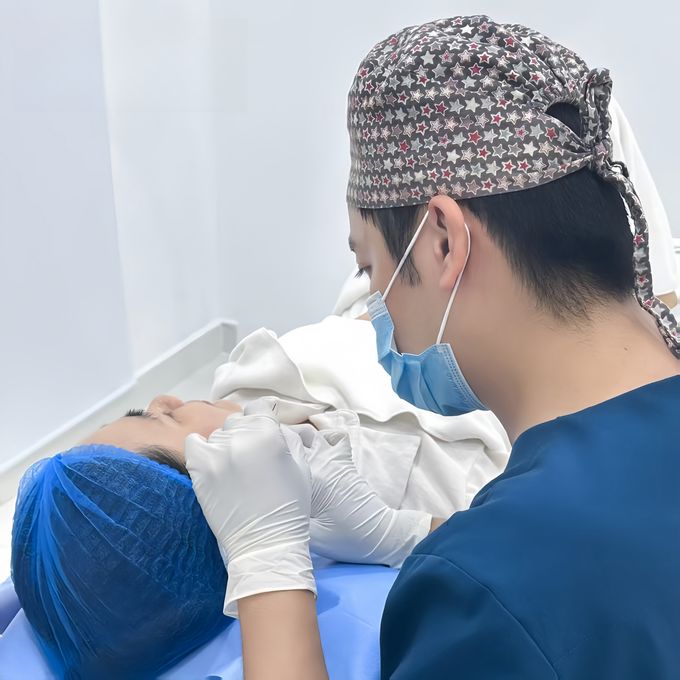 Experimente los efectos duraderos del relleno de hidroxiapatita de calcio para mejorar el aspecto facial 0